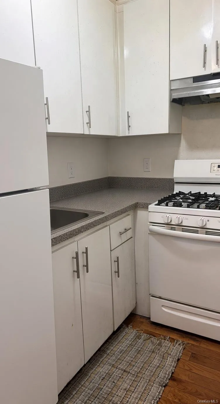 86-10 Grand Avenue, New York, NY, 1 Bedroom Bedrooms, 3 Rooms Rooms,1 BathroomBathrooms,Residential,For Rent,Grand,0,1048198 86-10 Grand Avenue, New York, NY, 1 Bedroom Bedrooms, 3 Rooms Rooms,1 BathroomBathrooms,Residential,For Rent,Grand,0,1048198