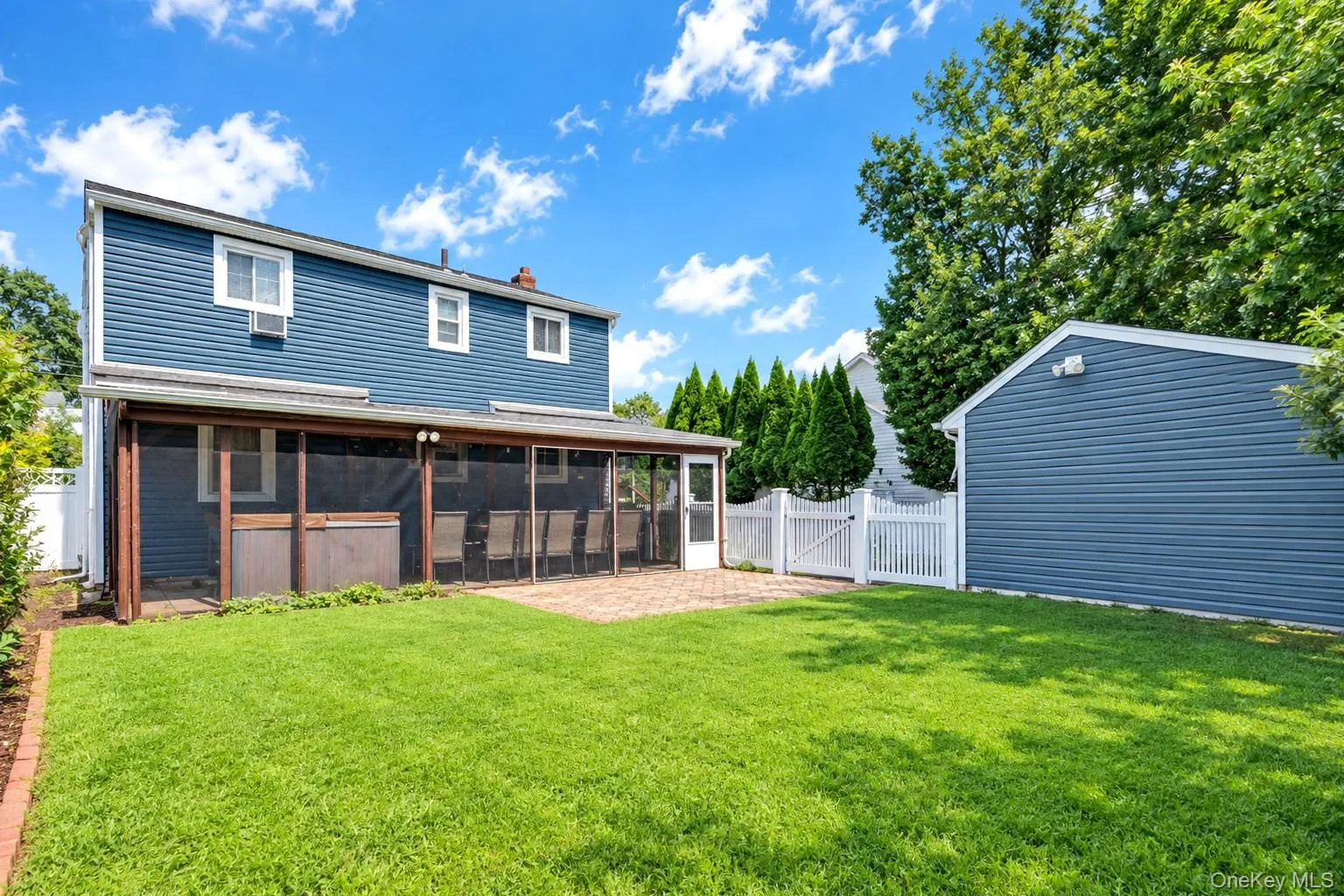 Detached garage Detached garage
