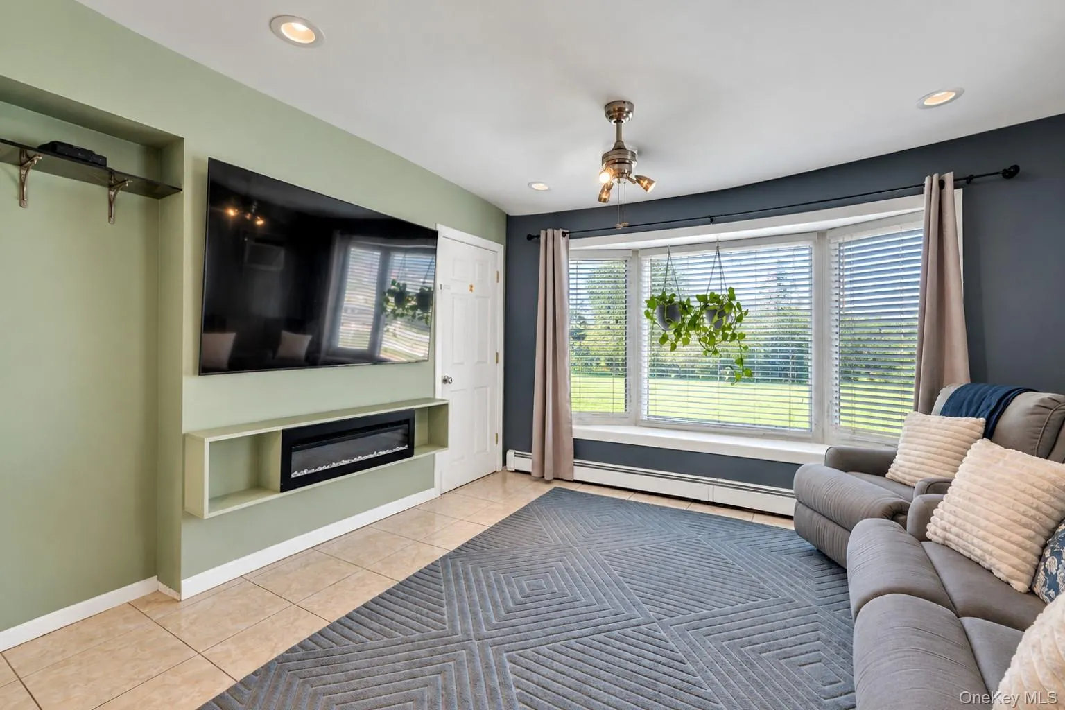 Large windows, great natural light Large windows, great natural light