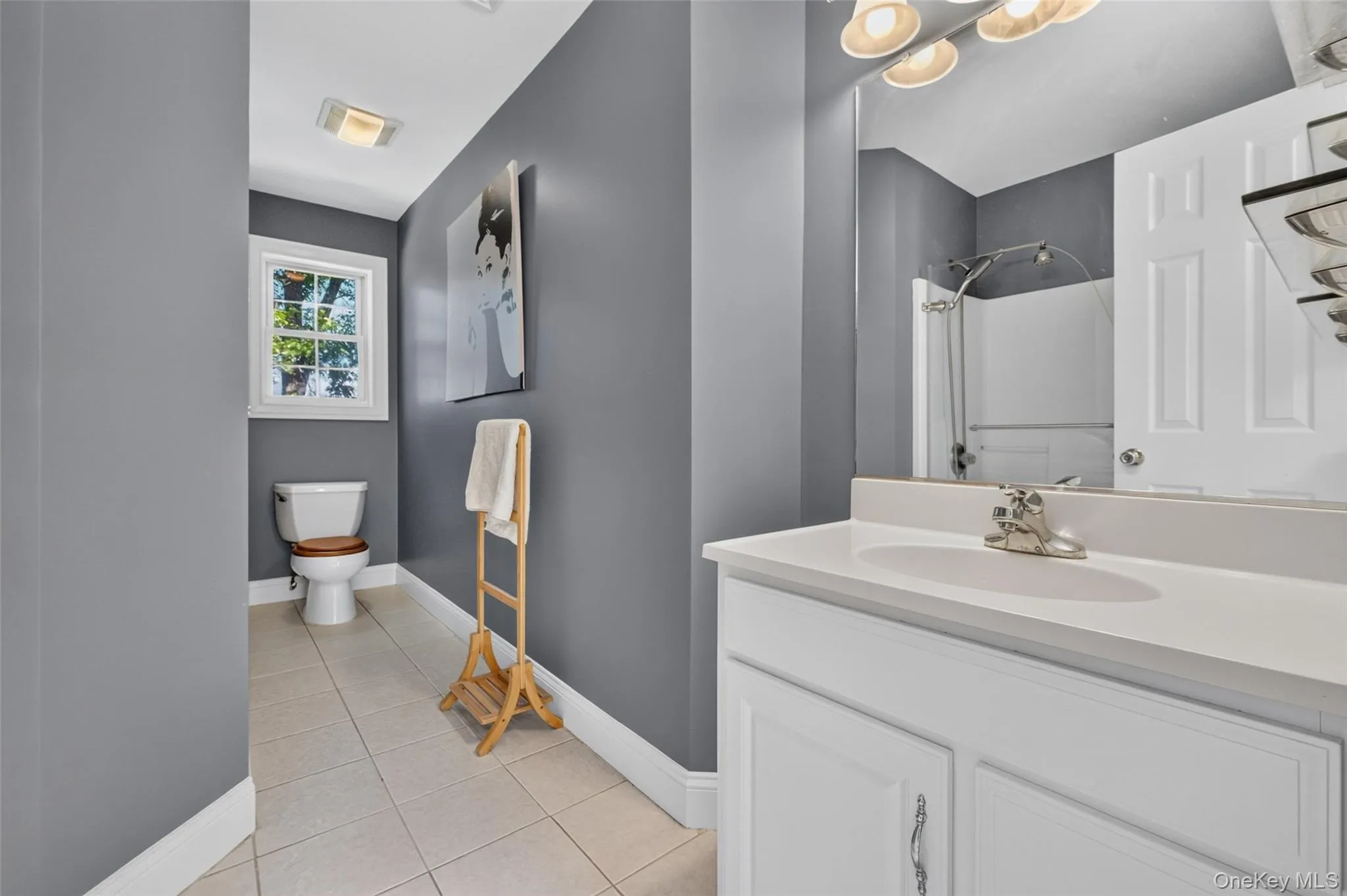 Main bathroom Main bathroom