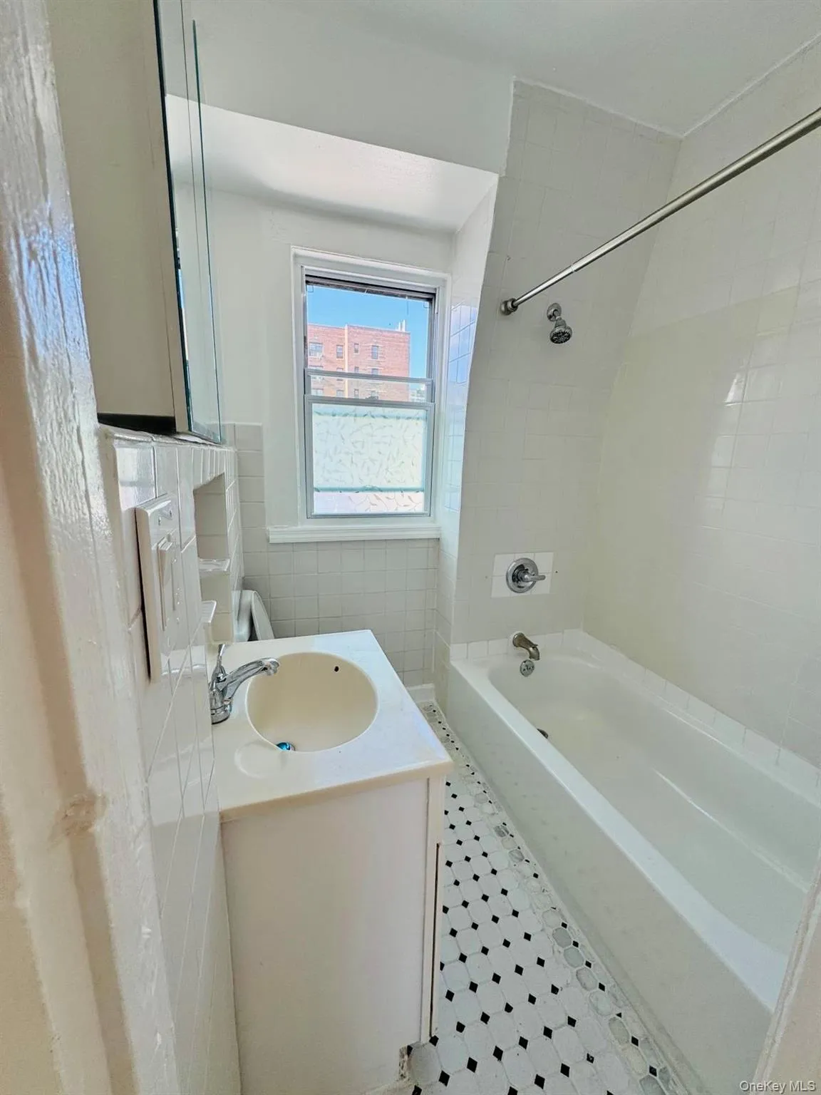 89-10 182nd Street, New York, NY, 3 Bedrooms Bedrooms, 6 Rooms Rooms,1 BathroomBathrooms,Residential Lease,For Rent,182nd,0,1048224 89-10 182nd Street, New York, NY, 3 Bedrooms Bedrooms, 6 Rooms Rooms,1 BathroomBathrooms,Residential Lease,For Rent,182nd,0,1048224