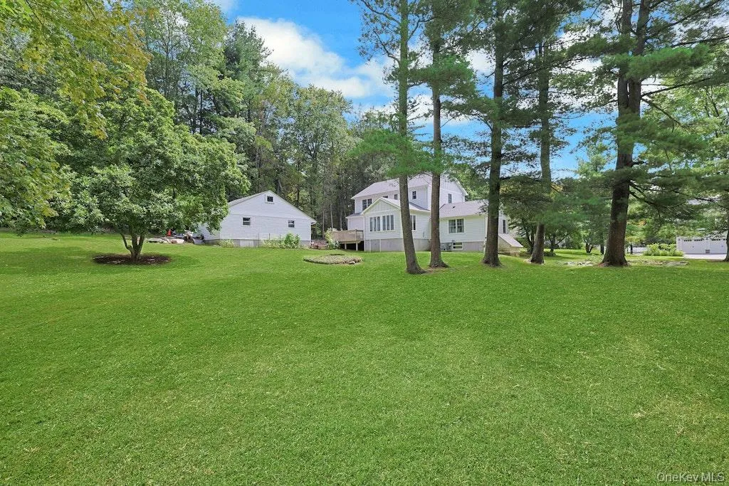 Expansive lawn, flat usable property Expansive lawn, flat usable property