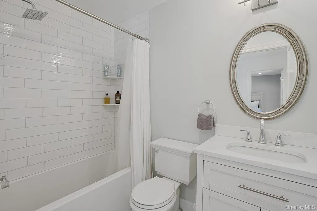 Well appointed full bathroom featuring a relaxing tub/shower Well appointed full bathroom featuring a relaxing tub/shower