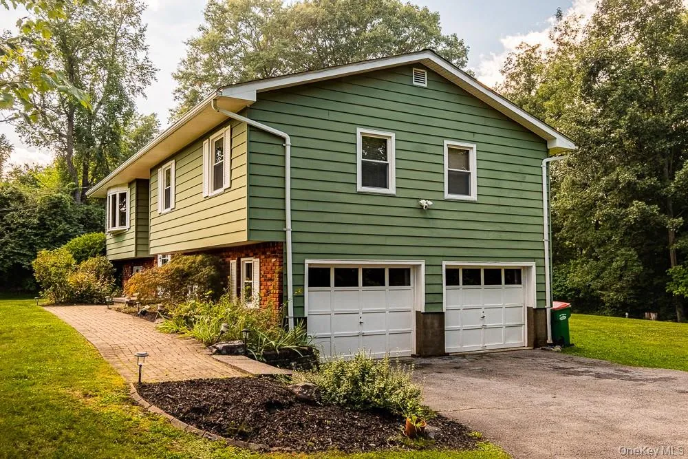 8 Caroline Drive, Wappinger, NY, 3 Bedrooms Bedrooms, 8 Rooms Rooms,2 BathroomsBathrooms,Residential,For Rent,Caroline,0,1048227 8 Caroline Drive, Wappinger, NY, 3 Bedrooms Bedrooms, 8 Rooms Rooms,2 BathroomsBathrooms,Residential,For Rent,Caroline,0,1048227