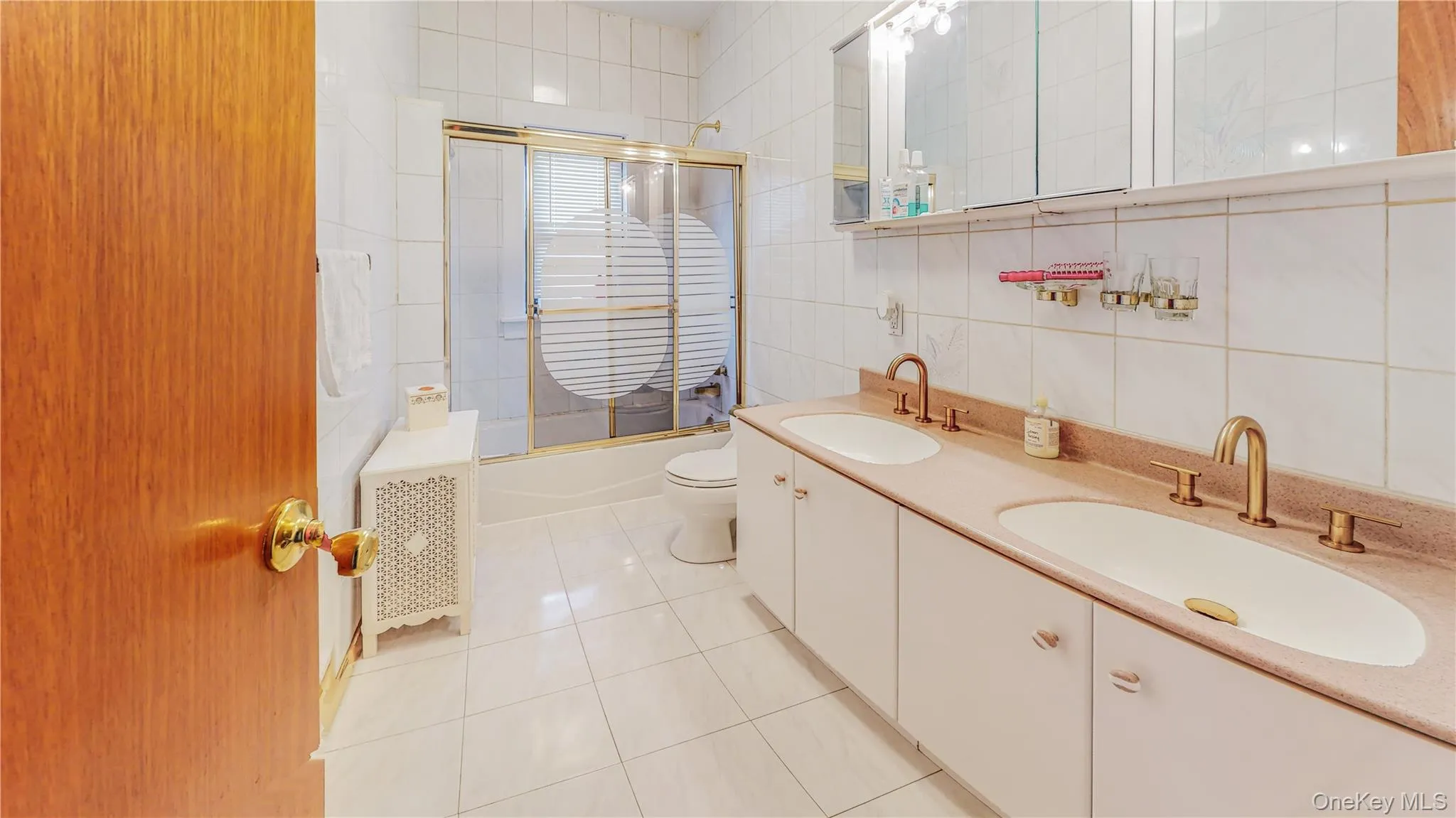 64-53 82nd Place, New York, NY, 3 Bedrooms Bedrooms, 6 Rooms Rooms,2 BathroomsBathrooms,Residential,For Rent,82nd,0,1048228 64-53 82nd Place, New York, NY, 3 Bedrooms Bedrooms, 6 Rooms Rooms,2 BathroomsBathrooms,Residential,For Rent,82nd,0,1048228