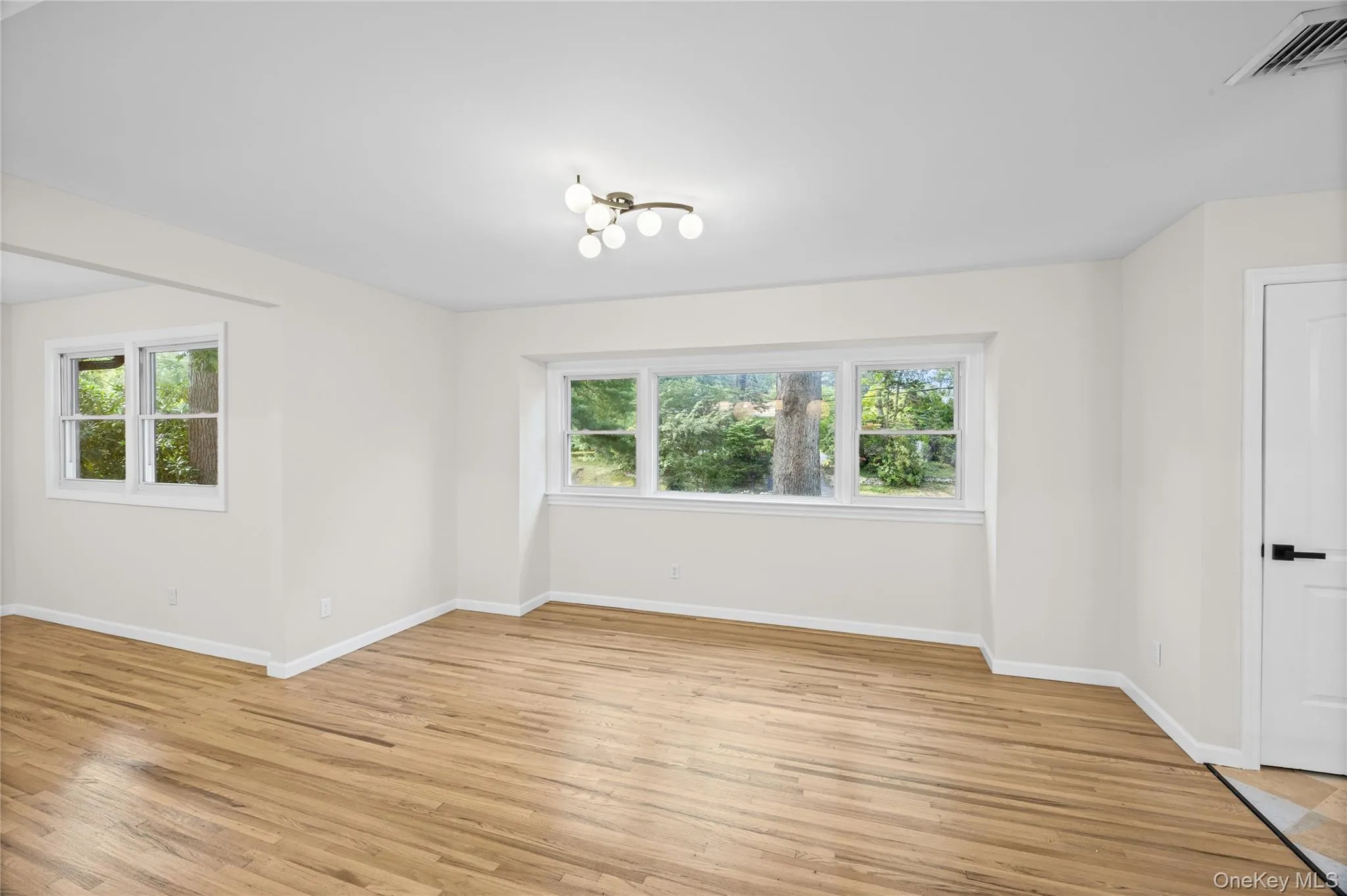 14 Camelot Lane, Brookhaven, NY, 4 Bedrooms Bedrooms, 9 Rooms Rooms,3 BathroomsBathrooms,Residential,For Rent,Camelot,0,1048233 14 Camelot Lane, Brookhaven, NY, 4 Bedrooms Bedrooms, 9 Rooms Rooms,3 BathroomsBathrooms,Residential,For Rent,Camelot,0,1048233