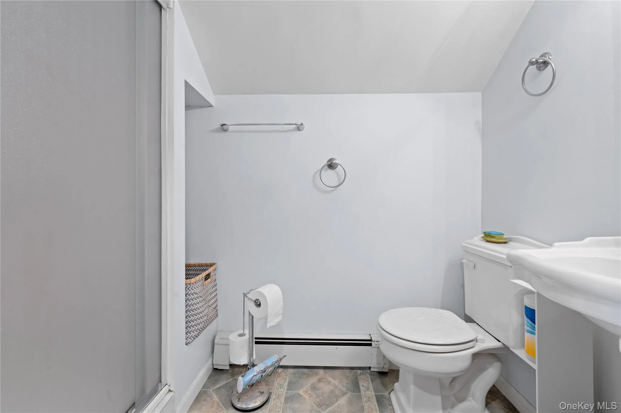 27 Eden Lane, Hempstead, NY, 4 Bedrooms Bedrooms, 8 Rooms Rooms,2 BathroomsBathrooms,Residential,For Rent,Eden,0,1048237 27 Eden Lane, Hempstead, NY, 4 Bedrooms Bedrooms, 8 Rooms Rooms,2 BathroomsBathrooms,Residential,For Rent,Eden,0,1048237