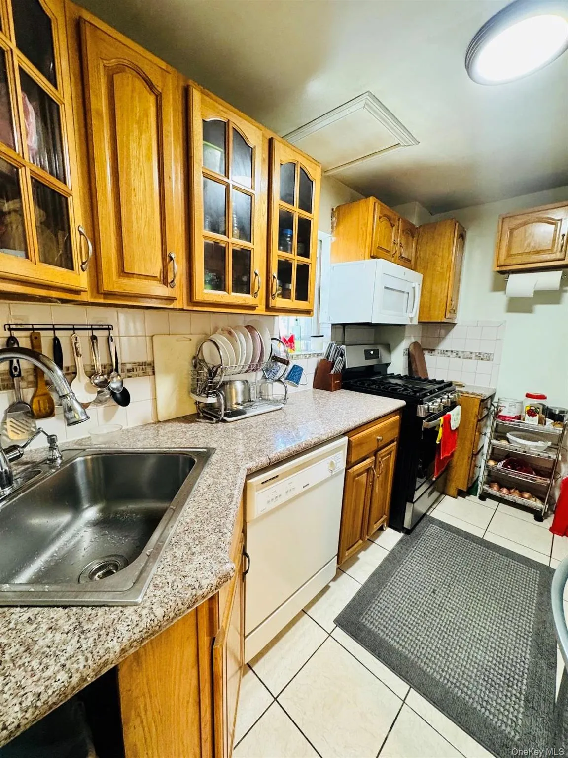 192-14 109th Avenue, New York, NY, 3 Bedrooms Bedrooms, 7 Rooms Rooms,2 BathroomsBathrooms,Residential Lease,For Rent,109th,0,1048242 192-14 109th Avenue, New York, NY, 3 Bedrooms Bedrooms, 7 Rooms Rooms,2 BathroomsBathrooms,Residential Lease,For Rent,109th,0,1048242