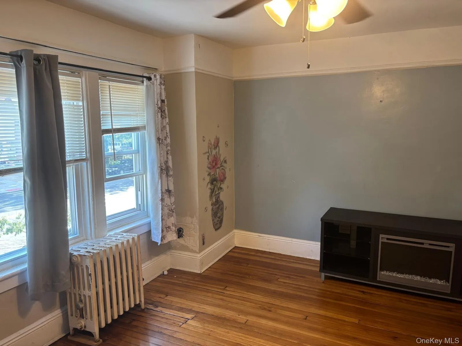 121-13 Hillside Avenue, New York, NY, 4 Bedrooms Bedrooms, 8 Rooms Rooms,1 BathroomBathrooms,Residential,For Rent,Hillside,0,1048250 121-13 Hillside Avenue, New York, NY, 4 Bedrooms Bedrooms, 8 Rooms Rooms,1 BathroomBathrooms,Residential,For Rent,Hillside,0,1048250