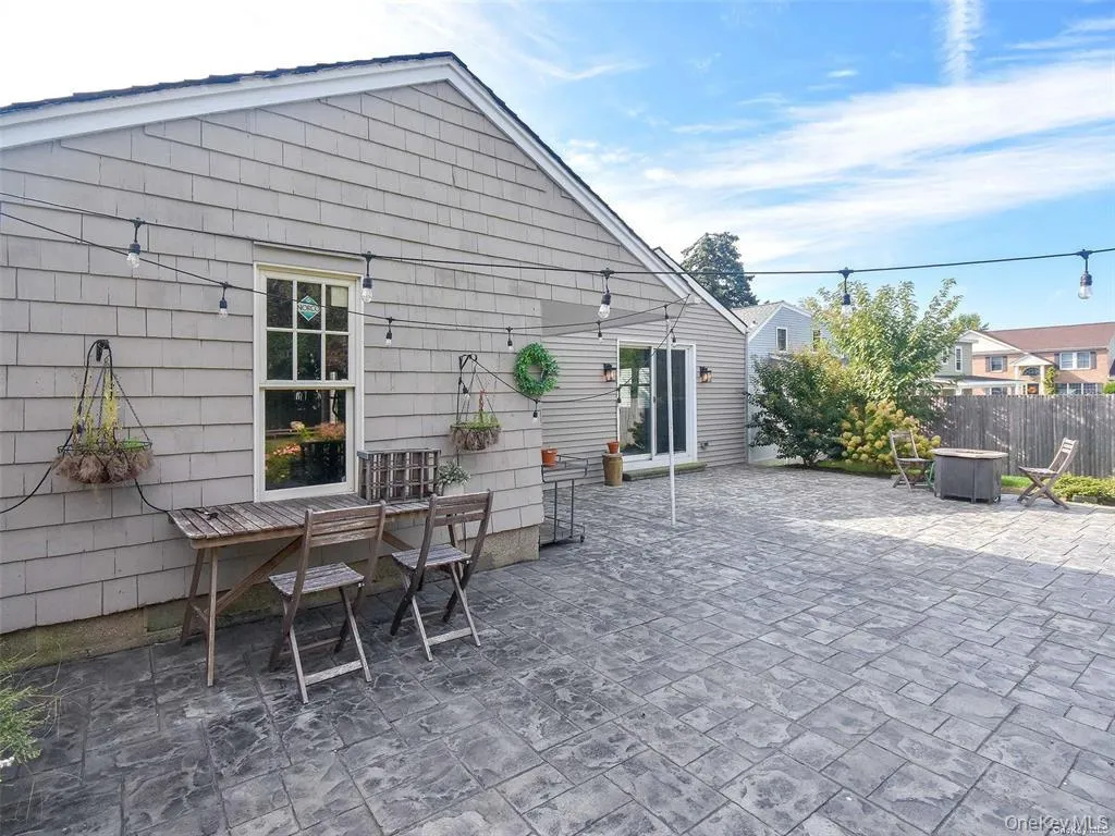 63 Elm Avenue, Glen Cove, NY, 2 Bedrooms Bedrooms, 4 Rooms Rooms,1 BathroomBathrooms,Residential Lease,For Rent,Elm,0,1048267 63 Elm Avenue, Glen Cove, NY, 2 Bedrooms Bedrooms, 4 Rooms Rooms,1 BathroomBathrooms,Residential Lease,For Rent,Elm,0,1048267