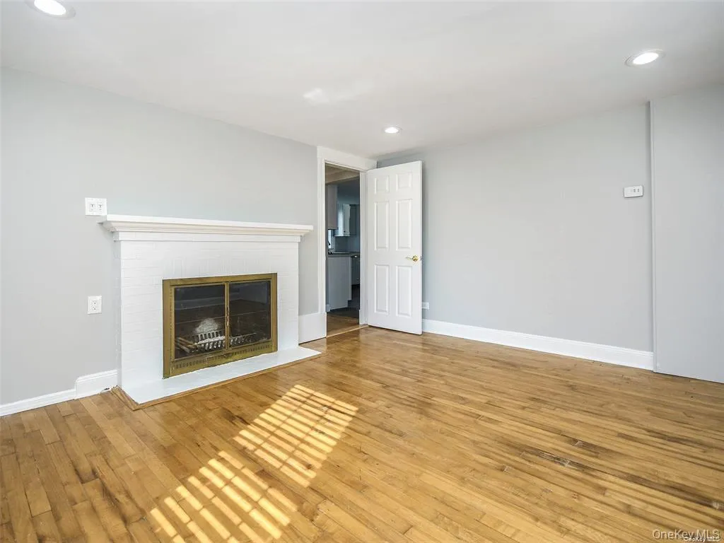 63 Elm Avenue, Glen Cove, NY, 2 Bedrooms Bedrooms, 4 Rooms Rooms,1 BathroomBathrooms,Residential Lease,For Rent,Elm,0,1048267 63 Elm Avenue, Glen Cove, NY, 2 Bedrooms Bedrooms, 4 Rooms Rooms,1 BathroomBathrooms,Residential Lease,For Rent,Elm,0,1048267
