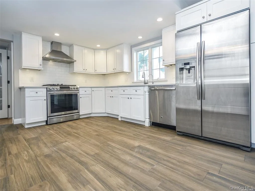 63 Elm Avenue, Glen Cove, NY, 2 Bedrooms Bedrooms, 4 Rooms Rooms,1 BathroomBathrooms,Residential Lease,For Rent,Elm,0,1048267 63 Elm Avenue, Glen Cove, NY, 2 Bedrooms Bedrooms, 4 Rooms Rooms,1 BathroomBathrooms,Residential Lease,For Rent,Elm,0,1048267