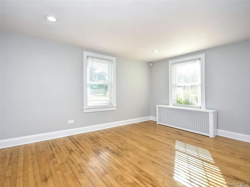63 Elm Avenue, Glen Cove, NY, 2 Bedrooms Bedrooms, 4 Rooms Rooms,1 BathroomBathrooms,Residential Lease,For Rent,Elm,0,1048267 63 Elm Avenue, Glen Cove, NY, 2 Bedrooms Bedrooms, 4 Rooms Rooms,1 BathroomBathrooms,Residential Lease,For Rent,Elm,0,1048267