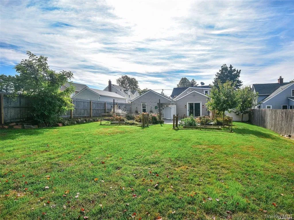63 Elm Avenue, Glen Cove, NY, 2 Bedrooms Bedrooms, 4 Rooms Rooms,1 BathroomBathrooms,Residential Lease,For Rent,Elm,0,1048267 63 Elm Avenue, Glen Cove, NY, 2 Bedrooms Bedrooms, 4 Rooms Rooms,1 BathroomBathrooms,Residential Lease,For Rent,Elm,0,1048267