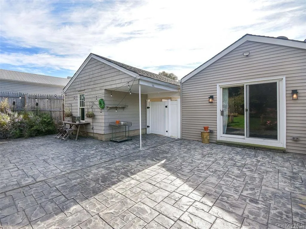 63 Elm Avenue, Glen Cove, NY, 2 Bedrooms Bedrooms, 4 Rooms Rooms,1 BathroomBathrooms,Residential Lease,For Rent,Elm,0,1048267 63 Elm Avenue, Glen Cove, NY, 2 Bedrooms Bedrooms, 4 Rooms Rooms,1 BathroomBathrooms,Residential Lease,For Rent,Elm,0,1048267