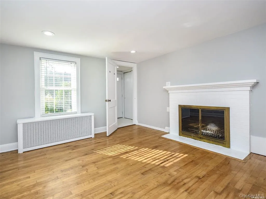 63 Elm Avenue, Glen Cove, NY, 2 Bedrooms Bedrooms, 4 Rooms Rooms,1 BathroomBathrooms,Residential Lease,For Rent,Elm,0,1048267 63 Elm Avenue, Glen Cove, NY, 2 Bedrooms Bedrooms, 4 Rooms Rooms,1 BathroomBathrooms,Residential Lease,For Rent,Elm,0,1048267