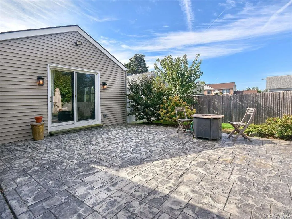 63 Elm Avenue, Glen Cove, NY, 2 Bedrooms Bedrooms, 4 Rooms Rooms,1 BathroomBathrooms,Residential Lease,For Rent,Elm,0,1048267 63 Elm Avenue, Glen Cove, NY, 2 Bedrooms Bedrooms, 4 Rooms Rooms,1 BathroomBathrooms,Residential Lease,For Rent,Elm,0,1048267