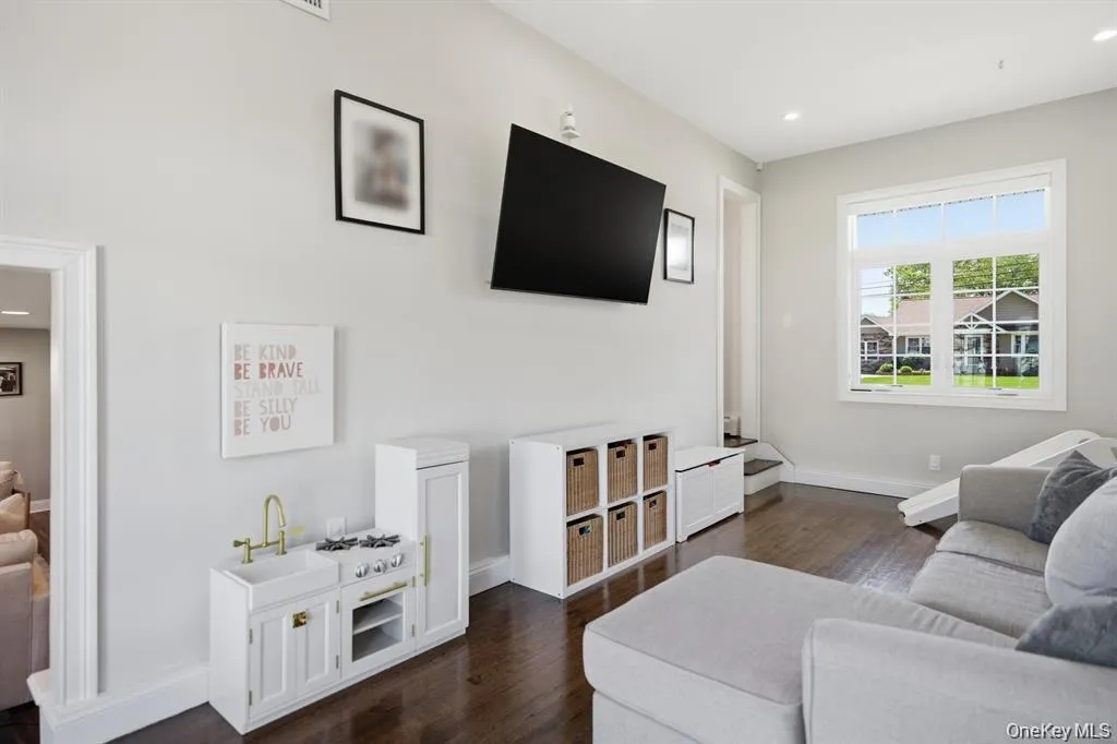 703 Peter Paul Drive, Islip, NY, 5 Bedrooms Bedrooms, 12 Rooms Rooms,3 BathroomsBathrooms,Residential,For Rent,Peter Paul,0,1048270 703 Peter Paul Drive, Islip, NY, 5 Bedrooms Bedrooms, 12 Rooms Rooms,3 BathroomsBathrooms,Residential,For Rent,Peter Paul,0,1048270