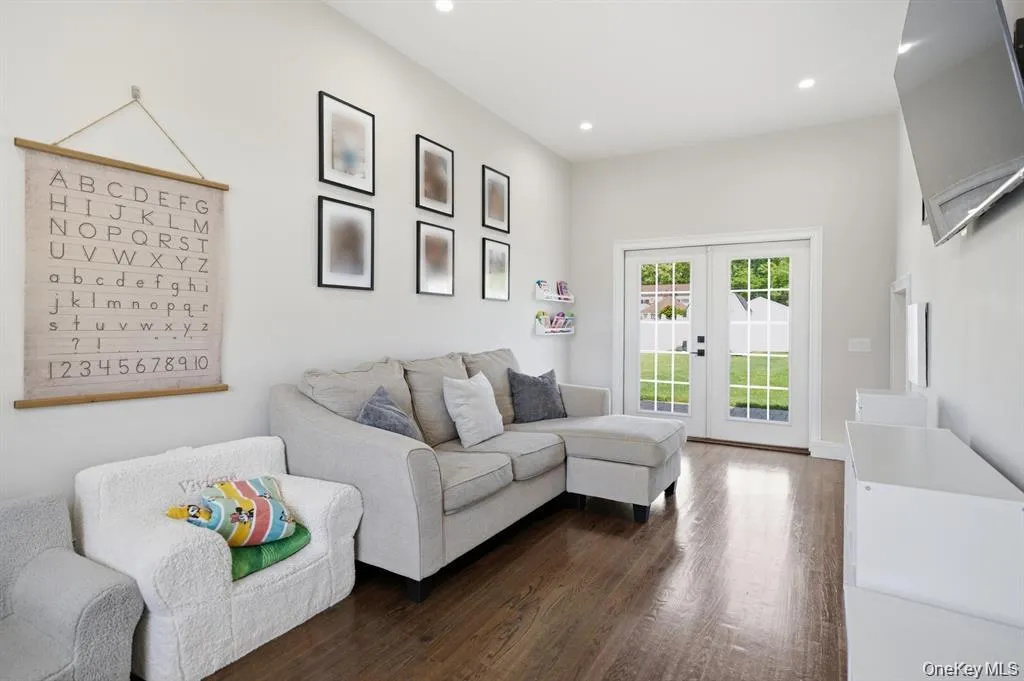 703 Peter Paul Drive, Islip, NY, 5 Bedrooms Bedrooms, 12 Rooms Rooms,3 BathroomsBathrooms,Residential,For Rent,Peter Paul,0,1048270 703 Peter Paul Drive, Islip, NY, 5 Bedrooms Bedrooms, 12 Rooms Rooms,3 BathroomsBathrooms,Residential,For Rent,Peter Paul,0,1048270