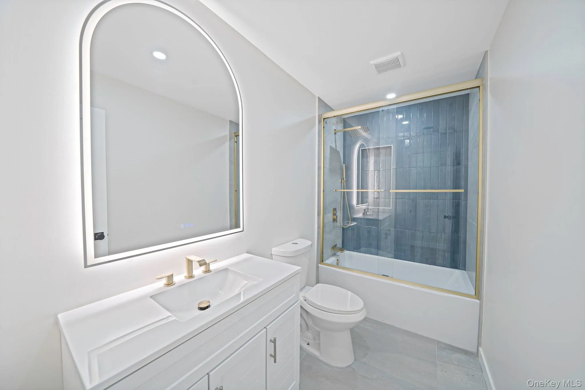 Shared full bathroom Shared full bathroom