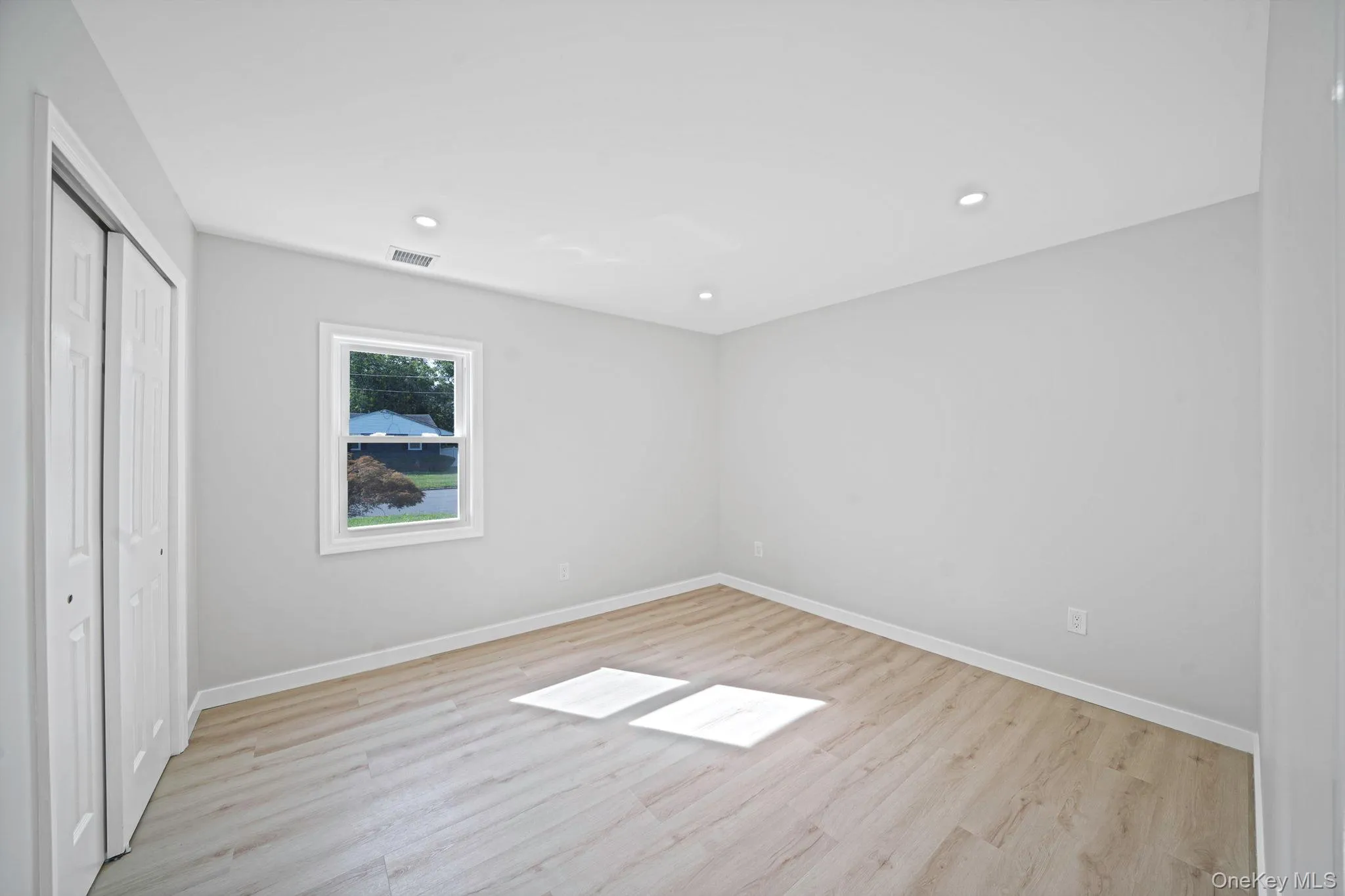 Secondary bedroom with closet Secondary bedroom with closet