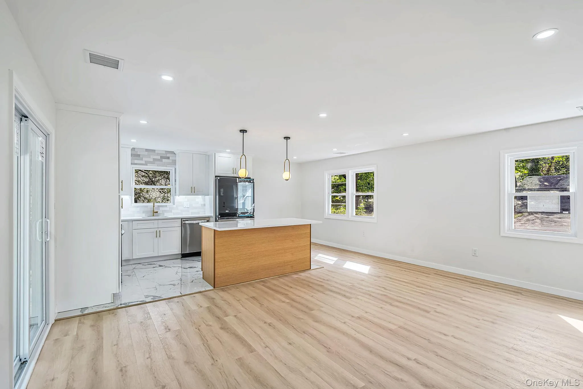 93 Putnam Avenue, West Babylon, NY, 3 Bedrooms Bedrooms, 6 Rooms Rooms,3 BathroomsBathrooms,Residential,For Rent,Putnam,0,1048276 93 Putnam Avenue, West Babylon, NY, 3 Bedrooms Bedrooms, 6 Rooms Rooms,3 BathroomsBathrooms,Residential,For Rent,Putnam,0,1048276
