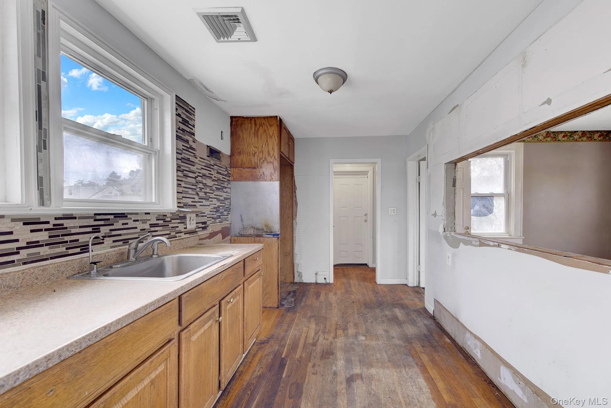 104 Pennywood Avenue, Hempstead, NY, 3 Bedrooms Bedrooms, 6 Rooms Rooms,2 BathroomsBathrooms,Residential,For Rent,Pennywood,0,1048281 104 Pennywood Avenue, Hempstead, NY, 3 Bedrooms Bedrooms, 6 Rooms Rooms,2 BathroomsBathrooms,Residential,For Rent,Pennywood,0,1048281