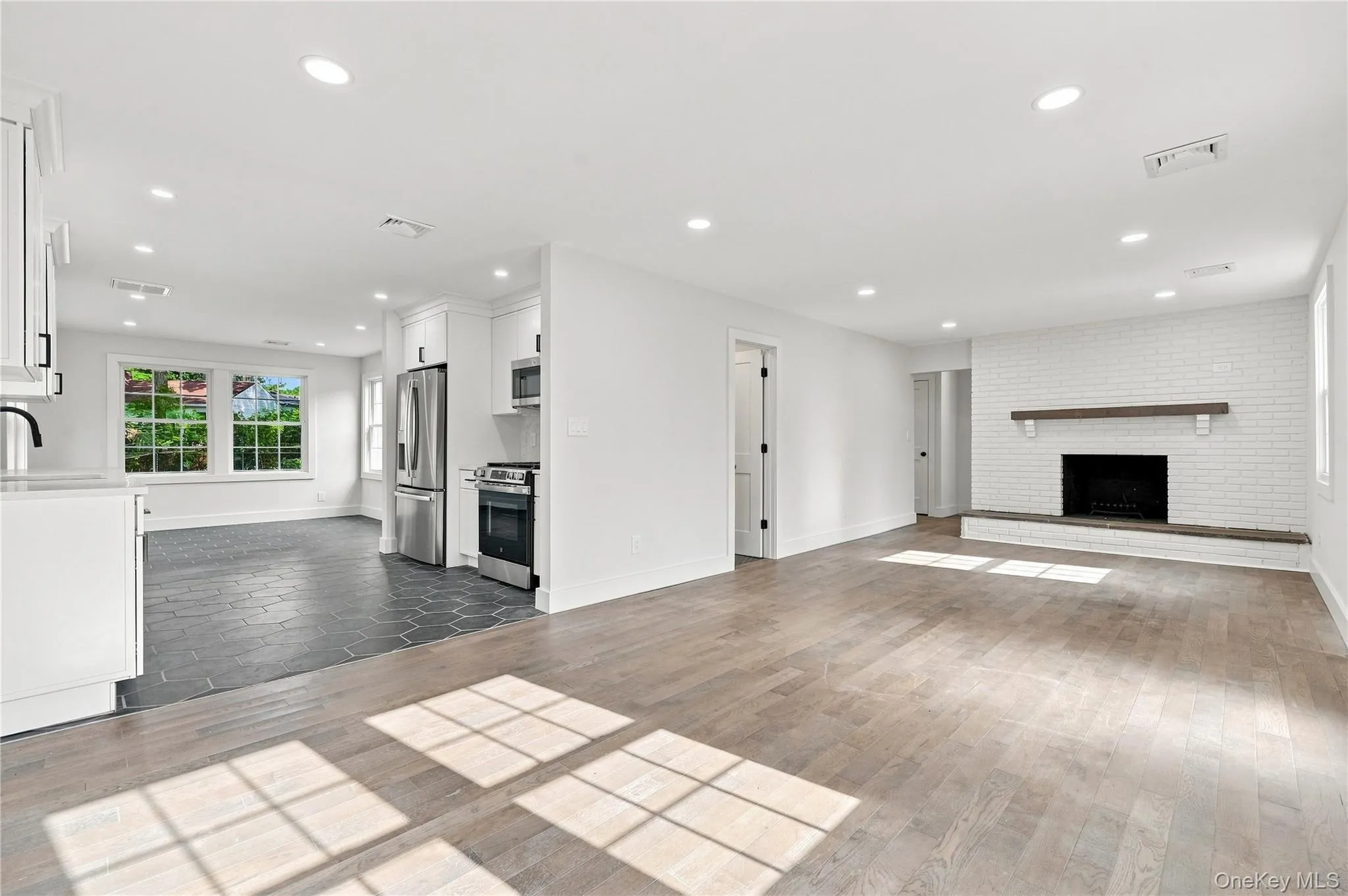 13 Campbell Lane, Islip, NY, 3 Bedrooms Bedrooms, 8 Rooms Rooms,2 BathroomsBathrooms,Residential,For Rent,Campbell,0,1048295 13 Campbell Lane, Islip, NY, 3 Bedrooms Bedrooms, 8 Rooms Rooms,2 BathroomsBathrooms,Residential,For Rent,Campbell,0,1048295