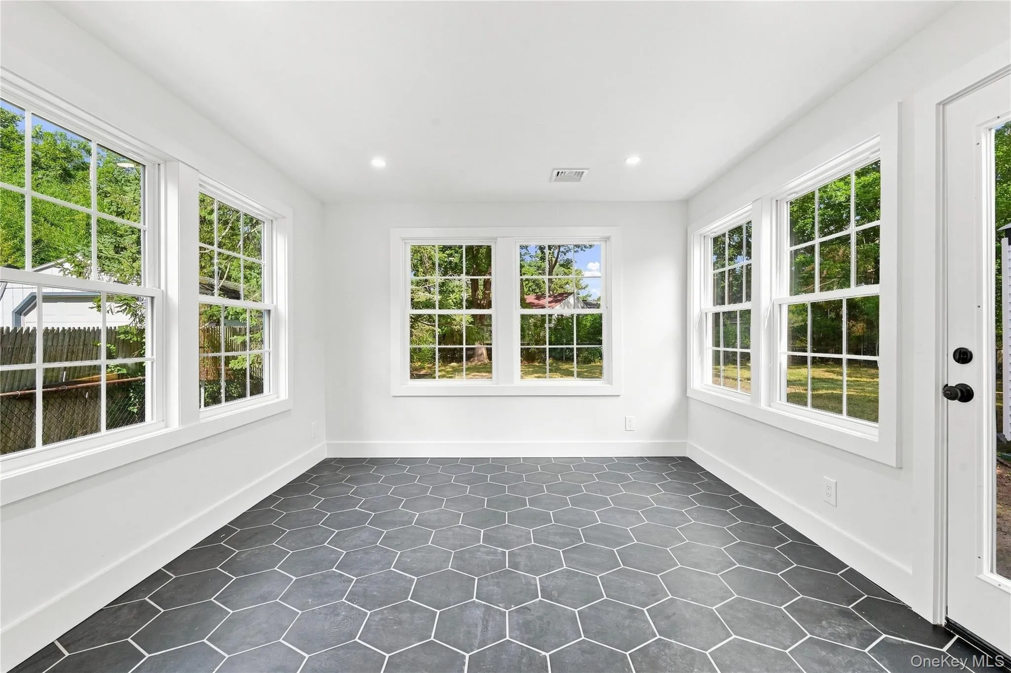 13 Campbell Lane, Islip, NY, 3 Bedrooms Bedrooms, 8 Rooms Rooms,2 BathroomsBathrooms,Residential,For Rent,Campbell,0,1048295 13 Campbell Lane, Islip, NY, 3 Bedrooms Bedrooms, 8 Rooms Rooms,2 BathroomsBathrooms,Residential,For Rent,Campbell,0,1048295