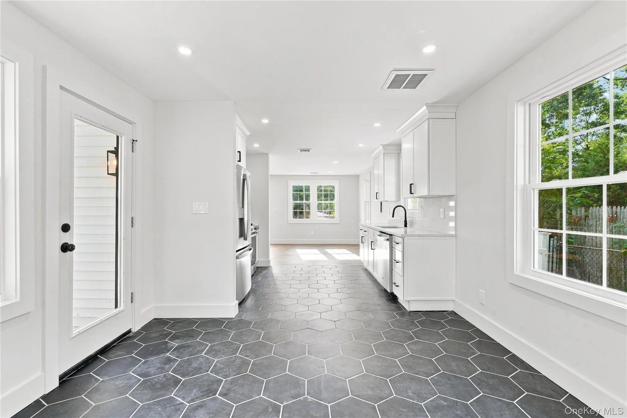 13 Campbell Lane, Islip, NY, 3 Bedrooms Bedrooms, 8 Rooms Rooms,2 BathroomsBathrooms,Residential,For Rent,Campbell,0,1048295 13 Campbell Lane, Islip, NY, 3 Bedrooms Bedrooms, 8 Rooms Rooms,2 BathroomsBathrooms,Residential,For Rent,Campbell,0,1048295