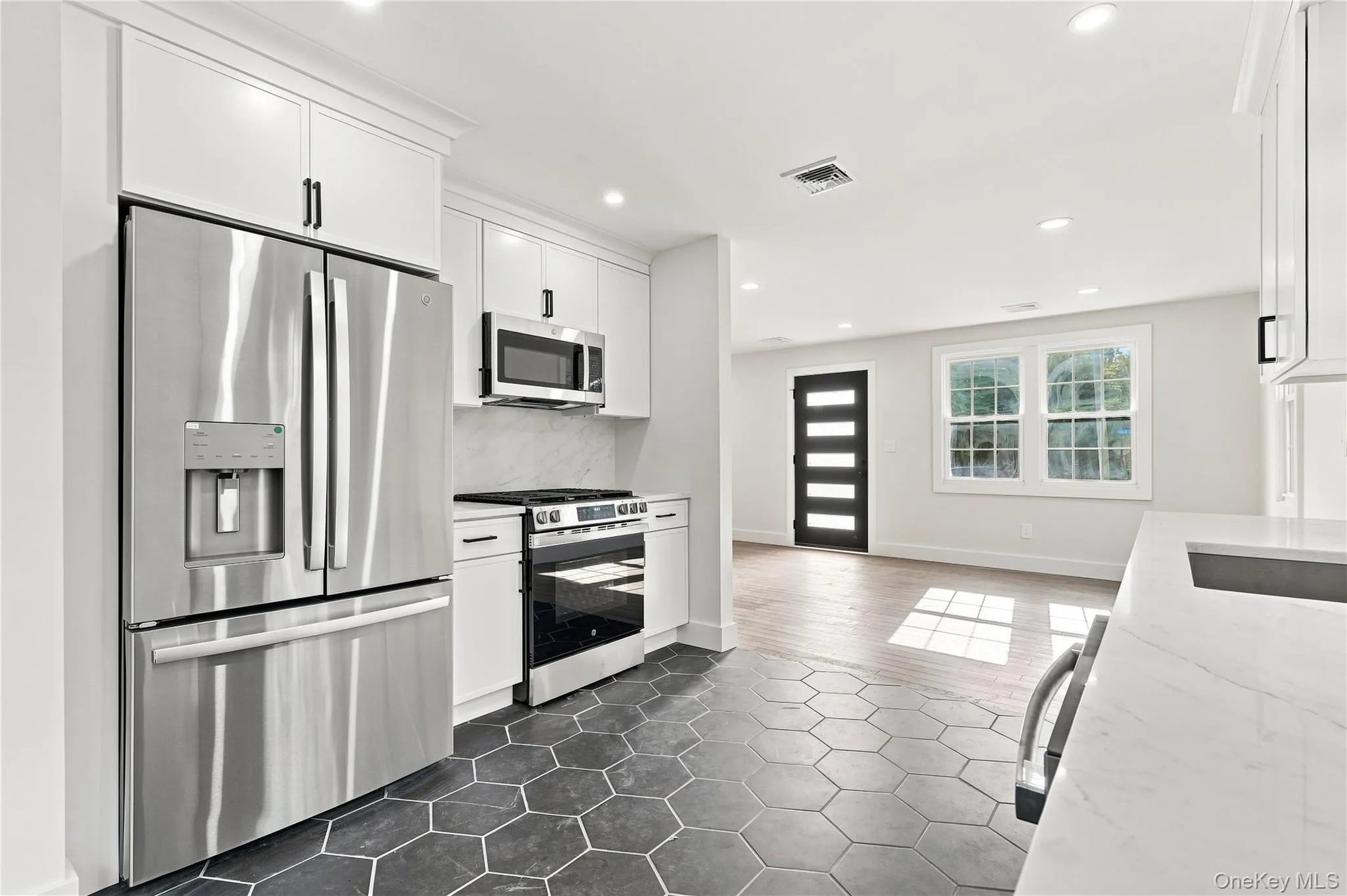 13 Campbell Lane, Islip, NY, 3 Bedrooms Bedrooms, 8 Rooms Rooms,2 BathroomsBathrooms,Residential,For Rent,Campbell,0,1048295 13 Campbell Lane, Islip, NY, 3 Bedrooms Bedrooms, 8 Rooms Rooms,2 BathroomsBathrooms,Residential,For Rent,Campbell,0,1048295