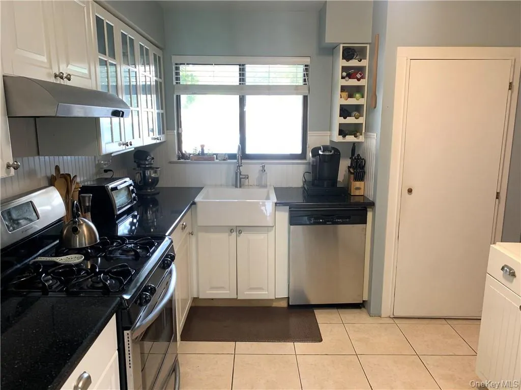 60 Park Drive, Mount Kisco, NY, 2 Bedrooms Bedrooms, 5 Rooms Rooms,1 BathroomBathrooms,Residential Lease,For Rent,Park,0,1048301 60 Park Drive, Mount Kisco, NY, 2 Bedrooms Bedrooms, 5 Rooms Rooms,1 BathroomBathrooms,Residential Lease,For Rent,Park,0,1048301