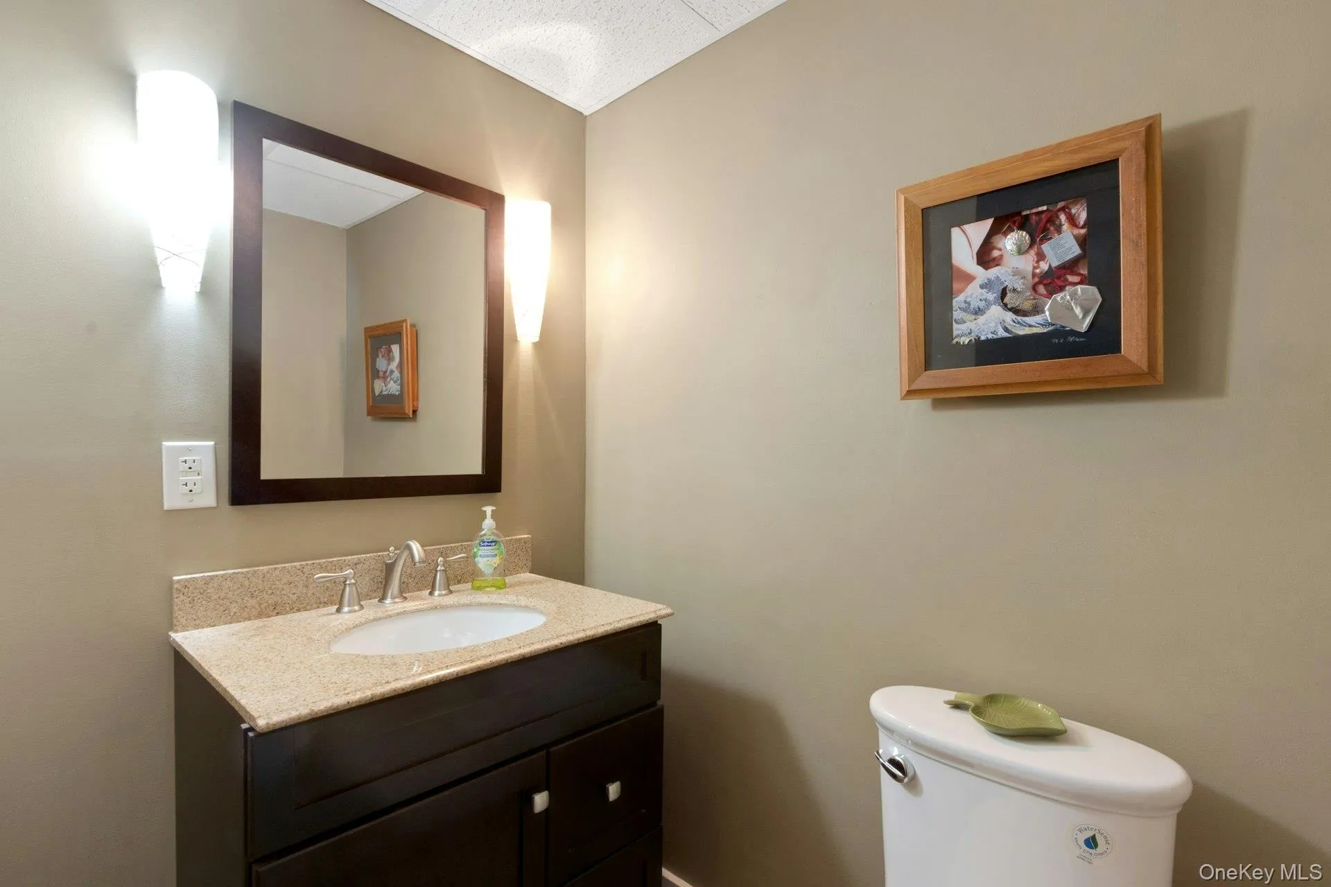 Lower level full bath Lower level full bath