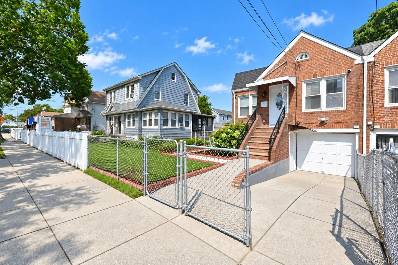 117-25 199th Street, New York, NY, 3 Bedrooms Bedrooms, 8 Rooms Rooms,3 BathroomsBathrooms,Residential,For Rent,199th,0,1048313 117-25 199th Street, New York, NY, 3 Bedrooms Bedrooms, 8 Rooms Rooms,3 BathroomsBathrooms,Residential,For Rent,199th,0,1048313