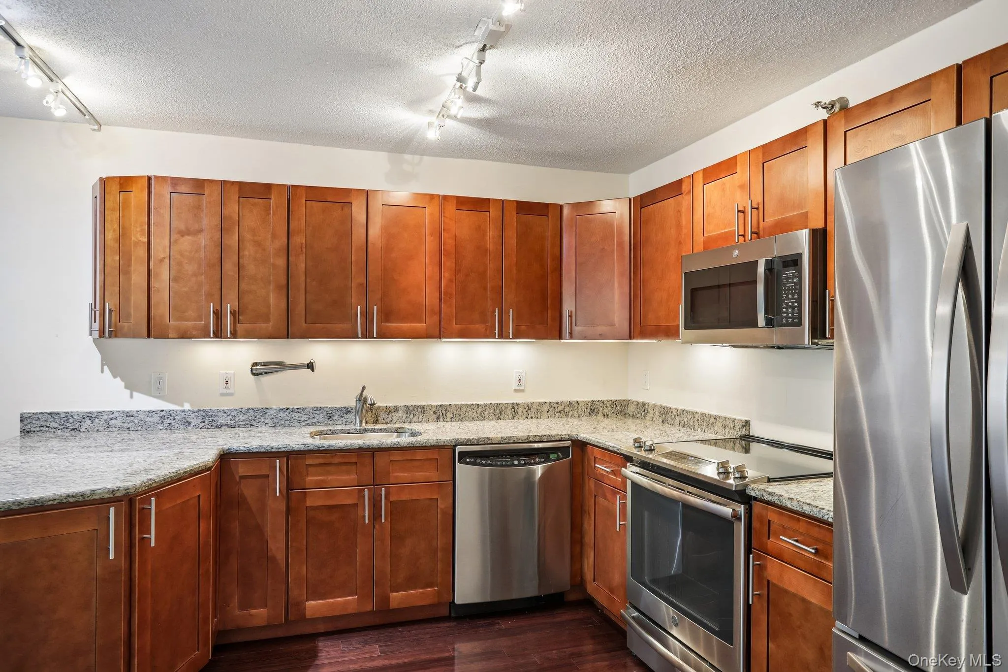 Great counters and stainless steel appliances Great counters and stainless steel appliances