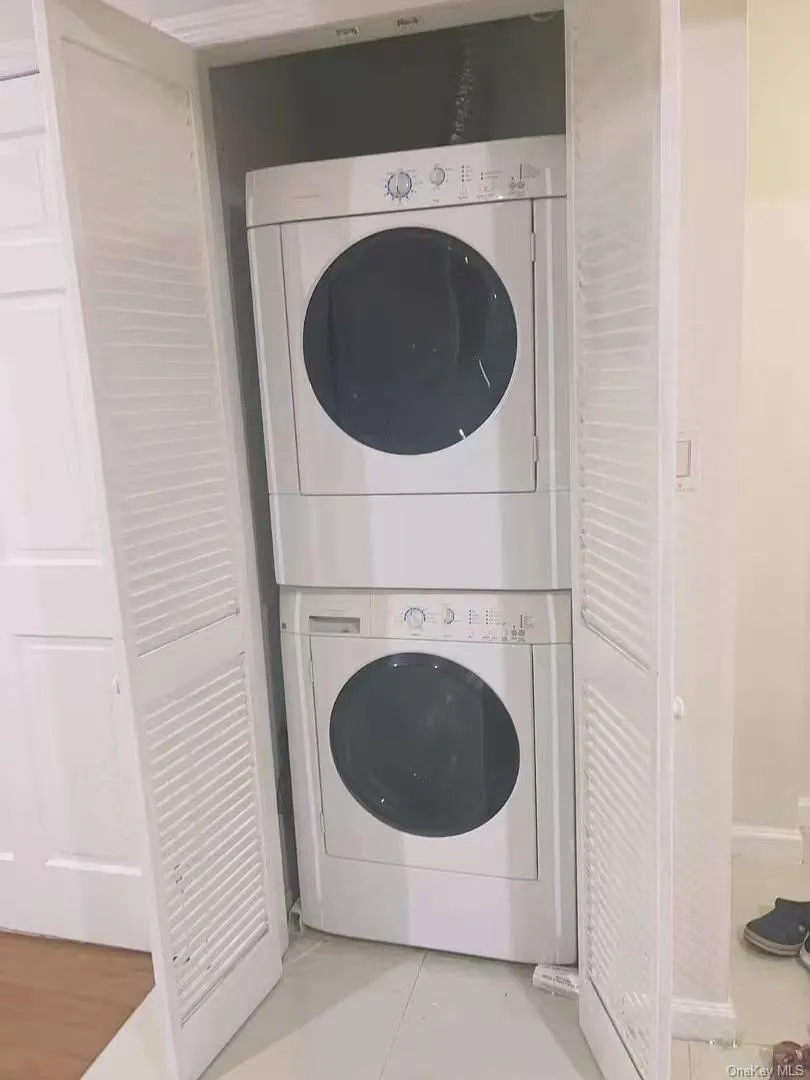 142-28 37th Avenue, New York, NY, 1 Bedroom Bedrooms, 3 Rooms Rooms,1 BathroomBathrooms,Residential,For Rent,37th,0,1048317 142-28 37th Avenue, New York, NY, 1 Bedroom Bedrooms, 3 Rooms Rooms,1 BathroomBathrooms,Residential,For Rent,37th,0,1048317