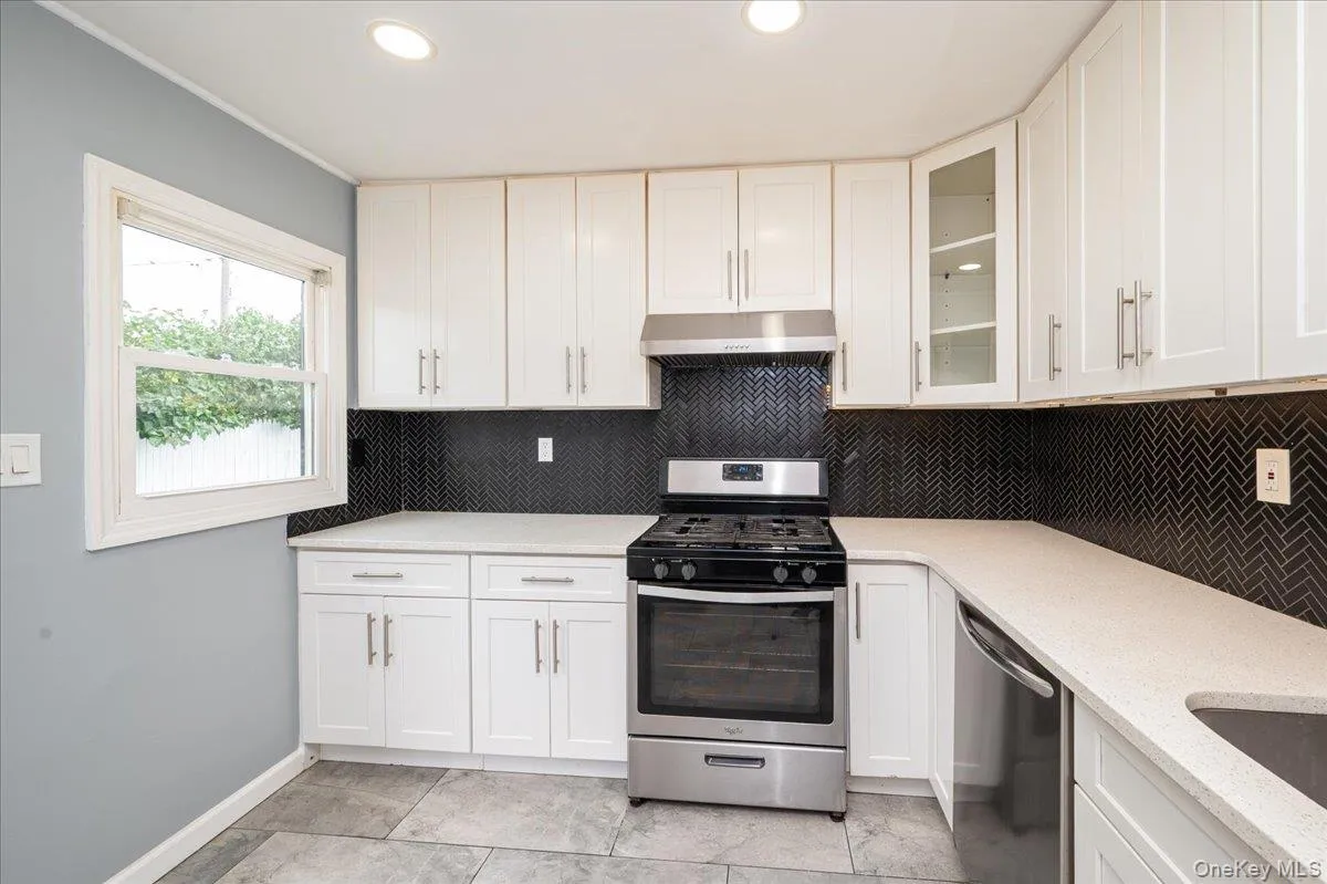 54 Ketcham Avenue, Oyster Bay, NY, 5 Bedrooms Bedrooms, 7 Rooms Rooms,3 BathroomsBathrooms,Residential Lease,For Rent,Ketcham,0,1048320 54 Ketcham Avenue, Oyster Bay, NY, 5 Bedrooms Bedrooms, 7 Rooms Rooms,3 BathroomsBathrooms,Residential Lease,For Rent,Ketcham,0,1048320