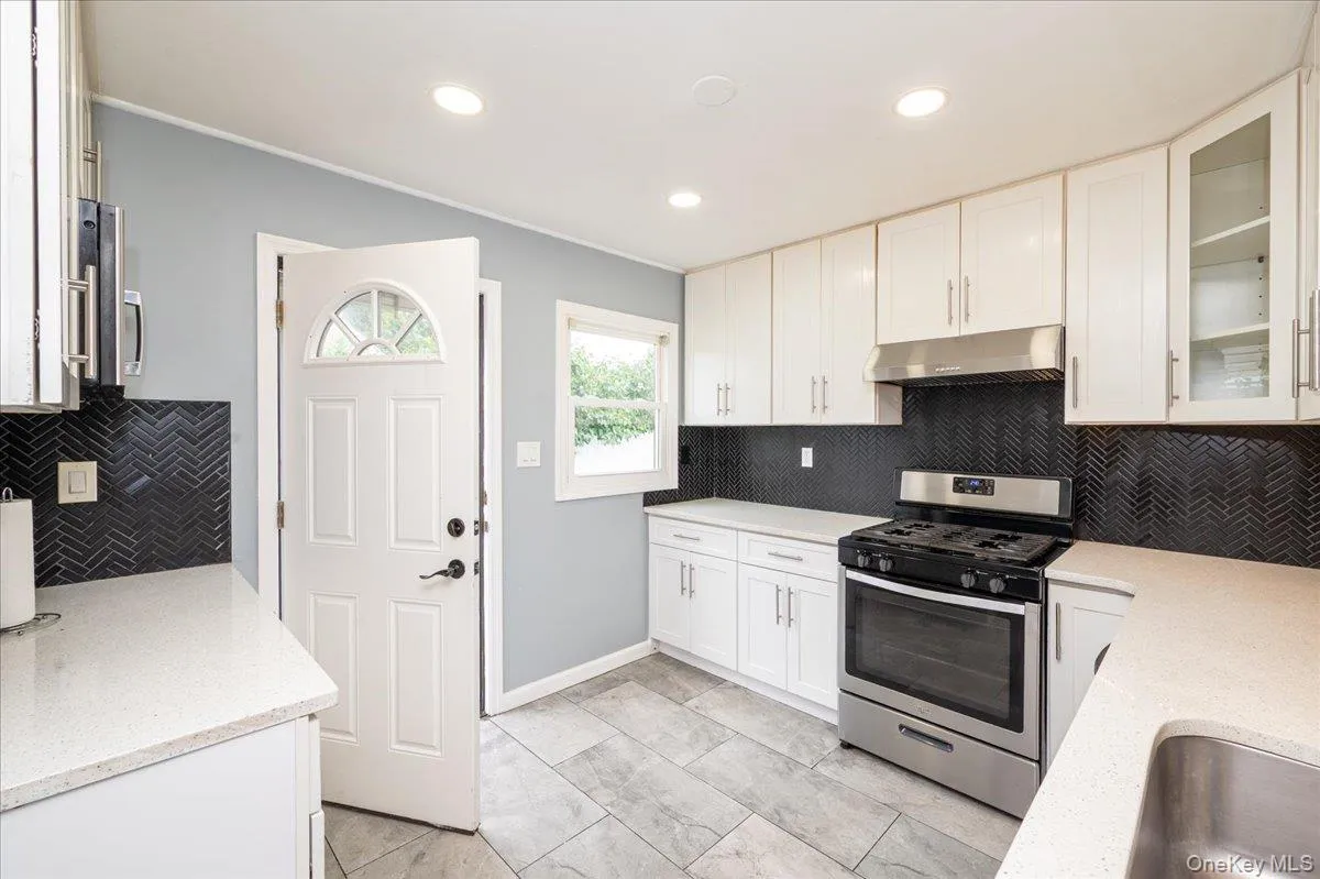 54 Ketcham Avenue, Oyster Bay, NY, 5 Bedrooms Bedrooms, 7 Rooms Rooms,3 BathroomsBathrooms,Residential Lease,For Rent,Ketcham,0,1048320 54 Ketcham Avenue, Oyster Bay, NY, 5 Bedrooms Bedrooms, 7 Rooms Rooms,3 BathroomsBathrooms,Residential Lease,For Rent,Ketcham,0,1048320
