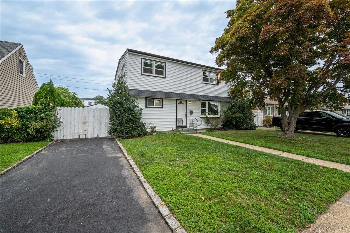 54 Ketcham Avenue, Oyster Bay, NY, 5 Bedrooms Bedrooms, 7 Rooms Rooms,3 BathroomsBathrooms,Residential Lease,For Rent,Ketcham,0,1048320 54 Ketcham Avenue, Oyster Bay, NY, 5 Bedrooms Bedrooms, 7 Rooms Rooms,3 BathroomsBathrooms,Residential Lease,For Rent,Ketcham,0,1048320