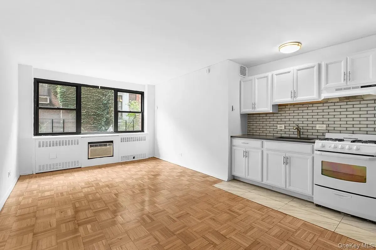 110 36th Street, New York, NY, 1 Bedroom Bedrooms, 2 Rooms Rooms,1 BathroomBathrooms,Residential,For Rent,36th,0,1048322 110 36th Street, New York, NY, 1 Bedroom Bedrooms, 2 Rooms Rooms,1 BathroomBathrooms,Residential,For Rent,36th,0,1048322