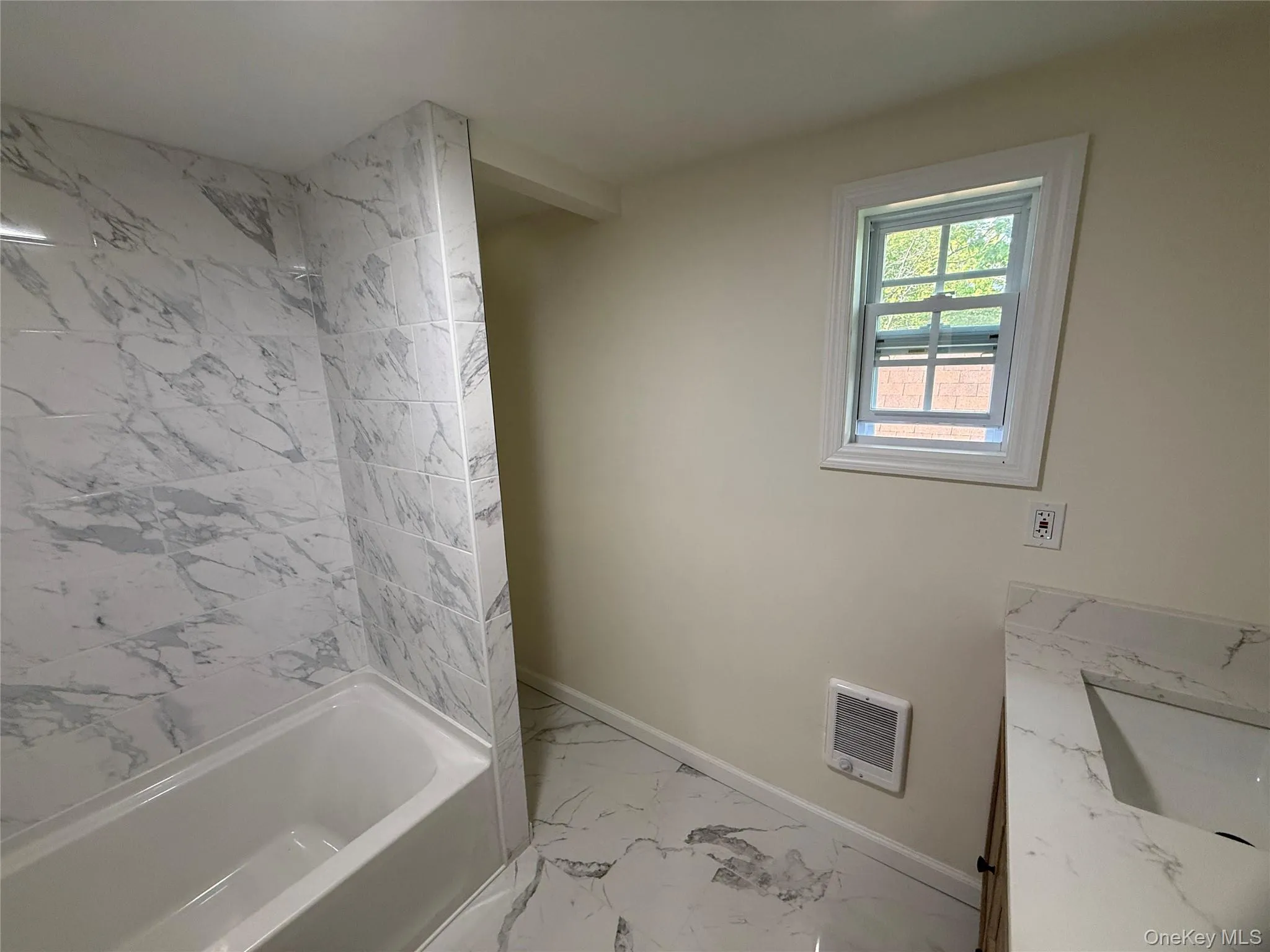 Beautiful full bathroom fully renovated Beautiful full bathroom fully renovated