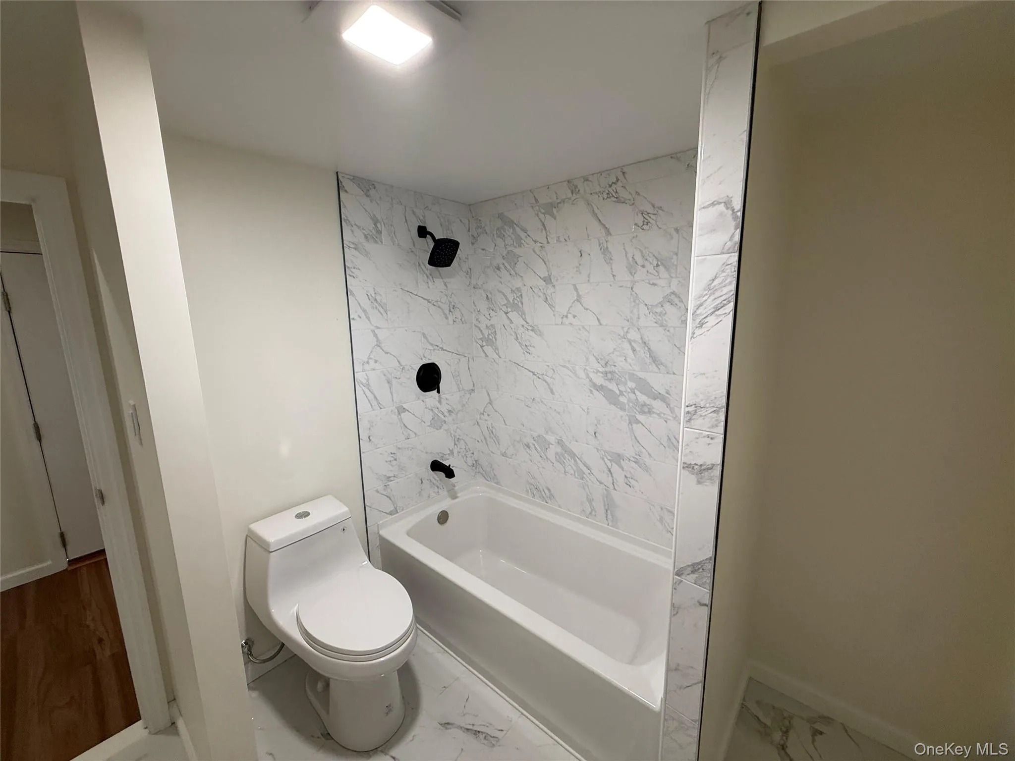 Beautiful full bathroom fully renovated Beautiful full bathroom fully renovated