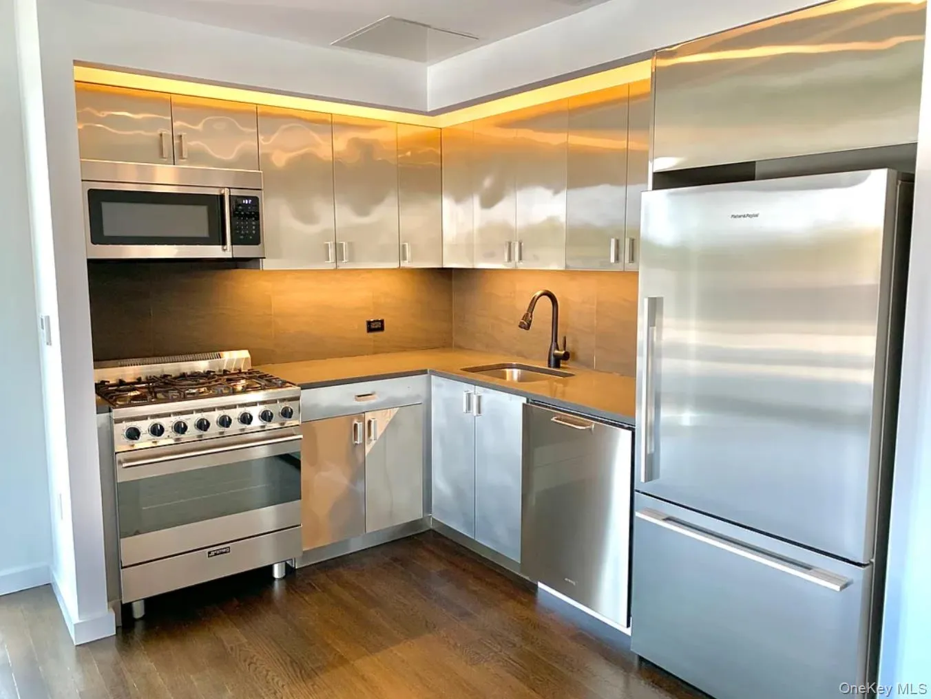 37-40 27th Street, New York, NY, 2 Bedrooms Bedrooms, 4 Rooms Rooms,1 BathroomBathrooms,Residential Lease,For Rent,27th,0,1048343 37-40 27th Street, New York, NY, 2 Bedrooms Bedrooms, 4 Rooms Rooms,1 BathroomBathrooms,Residential Lease,For Rent,27th,0,1048343