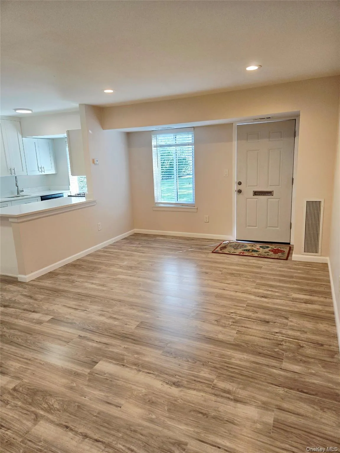 27 Fargo Court, Brookhaven, NY, 1 Bedroom Bedrooms, 4 Rooms Rooms,1 BathroomBathrooms,Residential,For Rent,Fargo,0,1048355 27 Fargo Court, Brookhaven, NY, 1 Bedroom Bedrooms, 4 Rooms Rooms,1 BathroomBathrooms,Residential,For Rent,Fargo,0,1048355