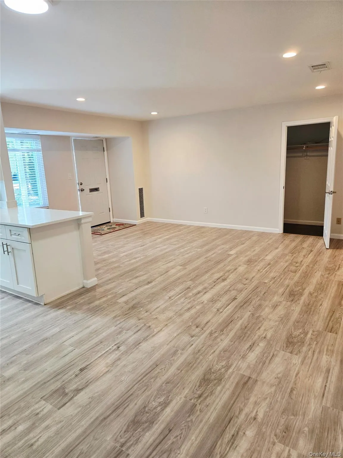 27 Fargo Court, Brookhaven, NY, 1 Bedroom Bedrooms, 4 Rooms Rooms,1 BathroomBathrooms,Residential,For Rent,Fargo,0,1048355 27 Fargo Court, Brookhaven, NY, 1 Bedroom Bedrooms, 4 Rooms Rooms,1 BathroomBathrooms,Residential,For Rent,Fargo,0,1048355
