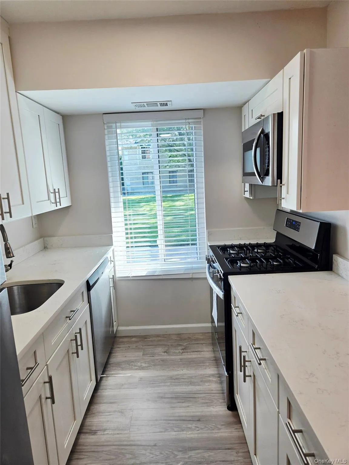 27 Fargo Court, Brookhaven, NY, 1 Bedroom Bedrooms, 4 Rooms Rooms,1 BathroomBathrooms,Residential,For Rent,Fargo,0,1048355 27 Fargo Court, Brookhaven, NY, 1 Bedroom Bedrooms, 4 Rooms Rooms,1 BathroomBathrooms,Residential,For Rent,Fargo,0,1048355