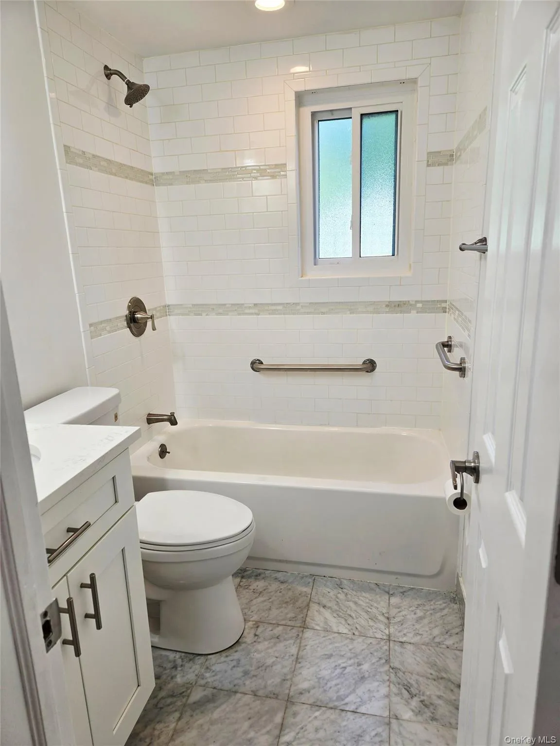 27 Fargo Court, Brookhaven, NY, 1 Bedroom Bedrooms, 4 Rooms Rooms,1 BathroomBathrooms,Residential,For Rent,Fargo,0,1048355 27 Fargo Court, Brookhaven, NY, 1 Bedroom Bedrooms, 4 Rooms Rooms,1 BathroomBathrooms,Residential,For Rent,Fargo,0,1048355