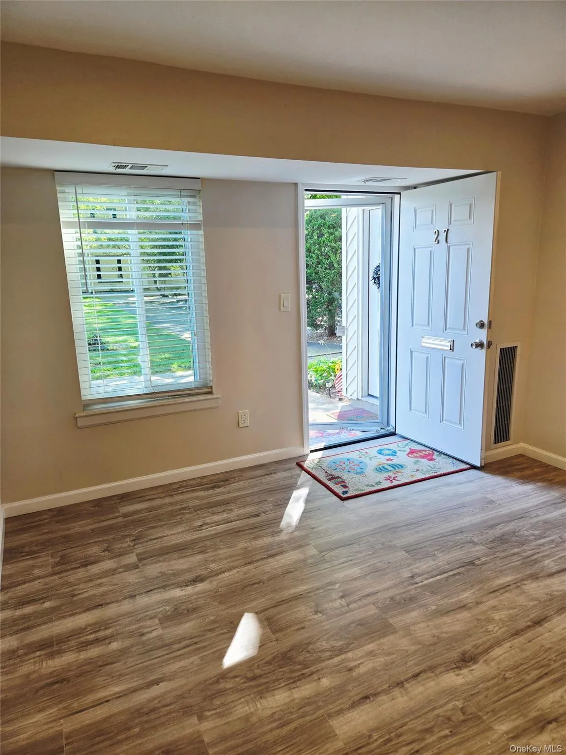 27 Fargo Court, Brookhaven, NY, 1 Bedroom Bedrooms, 4 Rooms Rooms,1 BathroomBathrooms,Residential,For Rent,Fargo,0,1048355 27 Fargo Court, Brookhaven, NY, 1 Bedroom Bedrooms, 4 Rooms Rooms,1 BathroomBathrooms,Residential,For Rent,Fargo,0,1048355