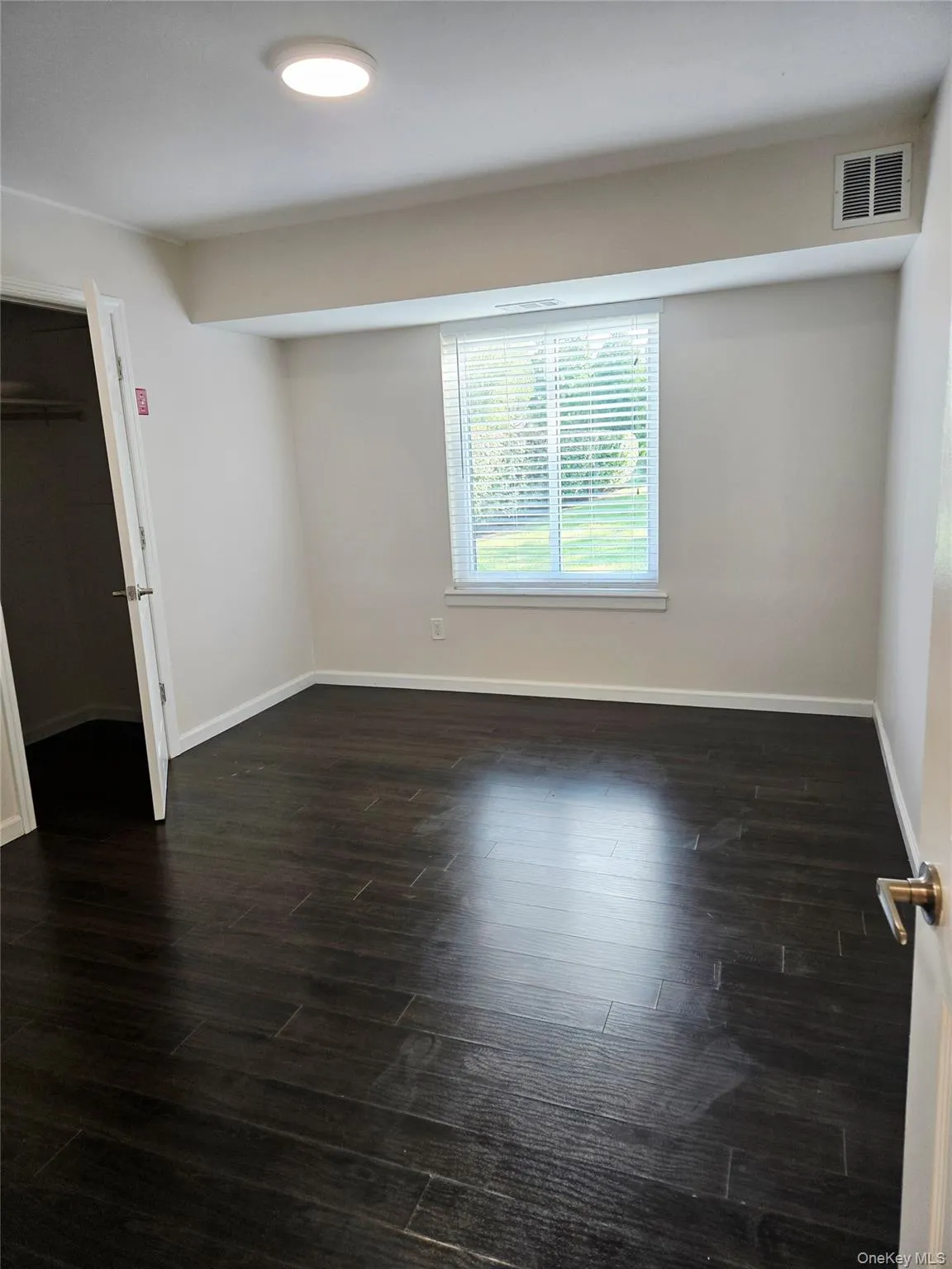 27 Fargo Court, Brookhaven, NY, 1 Bedroom Bedrooms, 4 Rooms Rooms,1 BathroomBathrooms,Residential,For Rent,Fargo,0,1048355 27 Fargo Court, Brookhaven, NY, 1 Bedroom Bedrooms, 4 Rooms Rooms,1 BathroomBathrooms,Residential,For Rent,Fargo,0,1048355