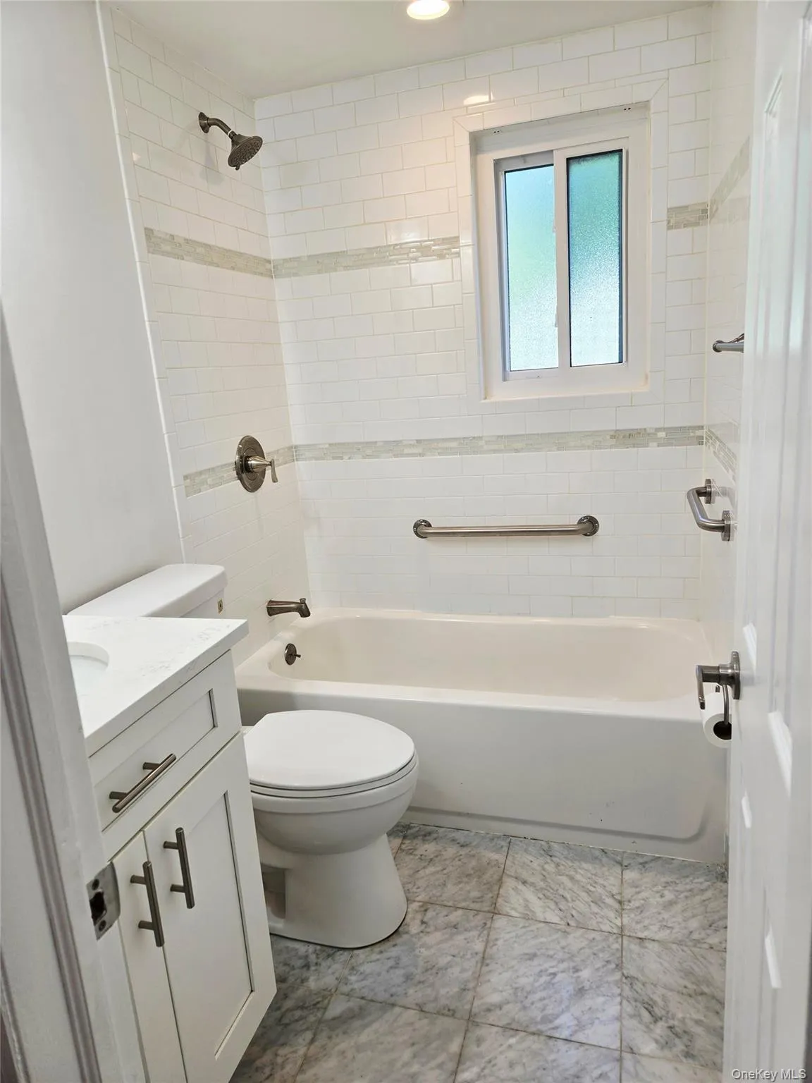27 Fargo Court, Brookhaven, NY, 1 Bedroom Bedrooms, 4 Rooms Rooms,1 BathroomBathrooms,Residential,For Rent,Fargo,0,1048355 27 Fargo Court, Brookhaven, NY, 1 Bedroom Bedrooms, 4 Rooms Rooms,1 BathroomBathrooms,Residential,For Rent,Fargo,0,1048355